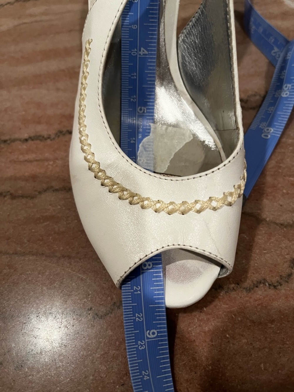 Cinderella White Slingback heels; Size 4M - Picture 10 of 12